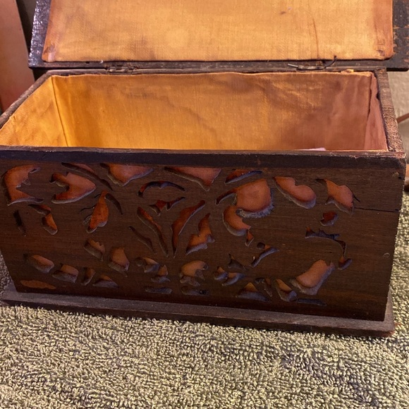 Antique Hand Carved Hankie Box - Picture 3 of 7